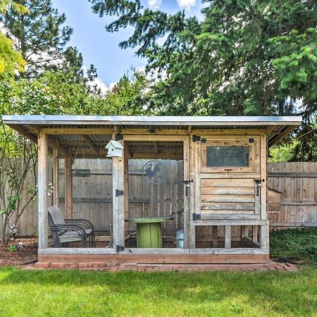 Central Medford Family Retreat With Large Yard! المظهر الخارجي الصورة