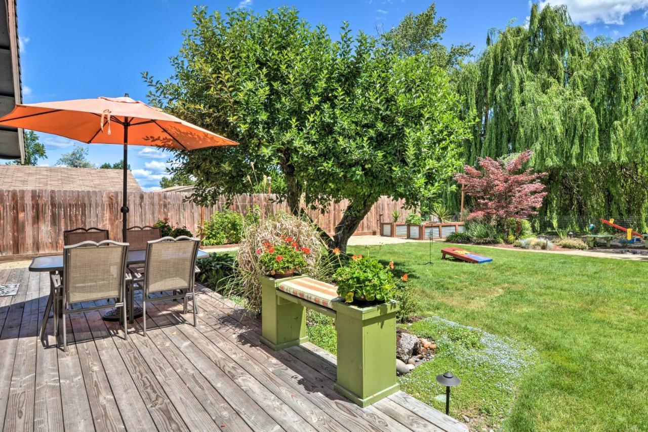 Central Medford Family Retreat With Large Yard! المظهر الخارجي الصورة