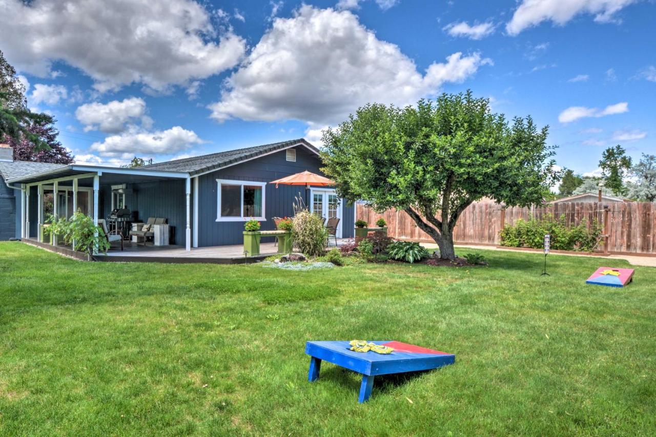 Central Medford Family Retreat With Large Yard! المظهر الخارجي الصورة