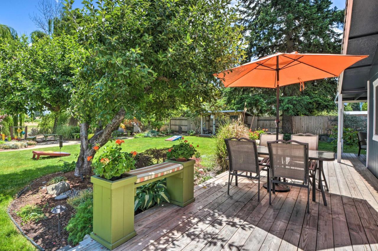 Central Medford Family Retreat With Large Yard! المظهر الخارجي الصورة