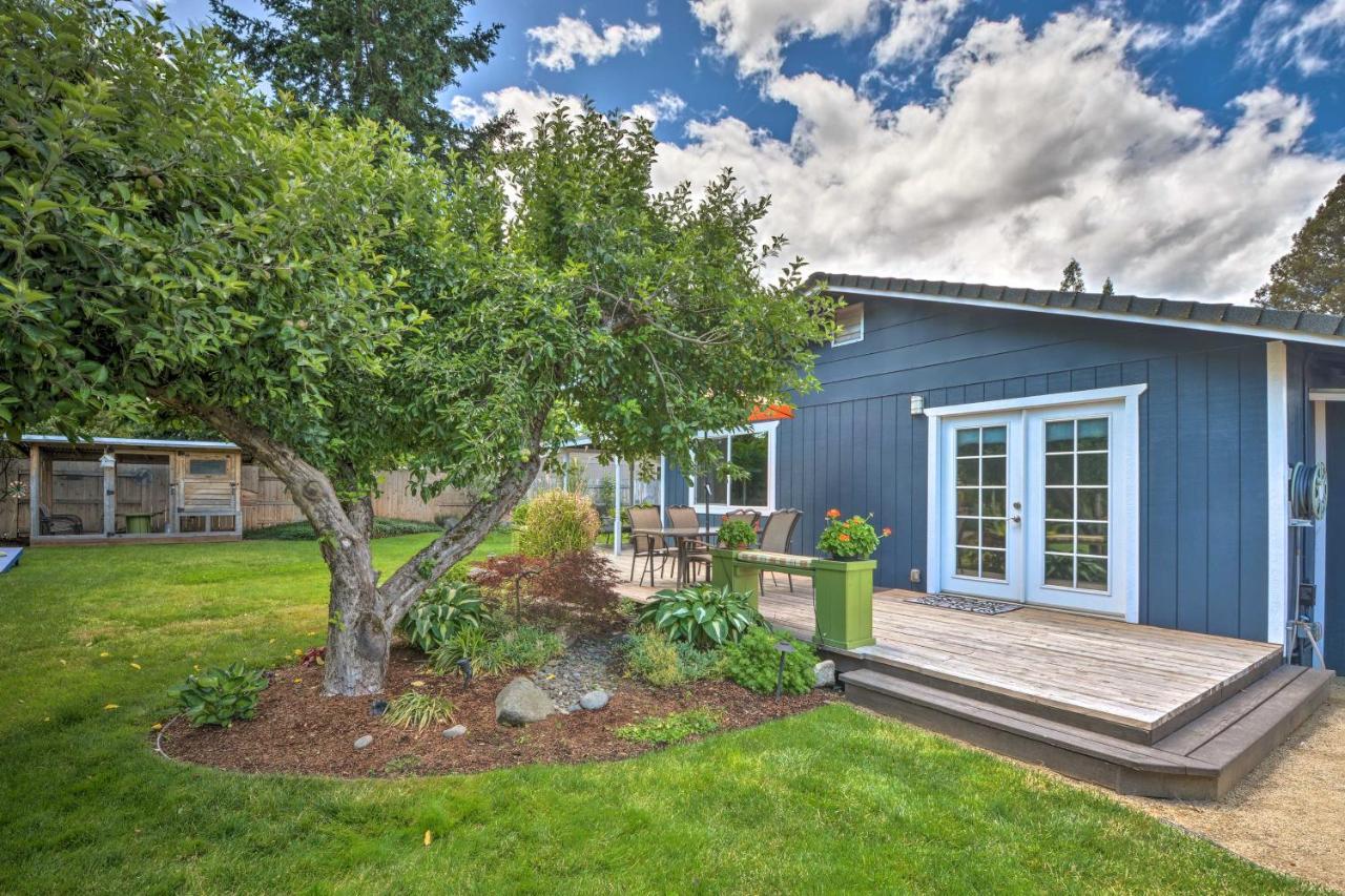 Central Medford Family Retreat With Large Yard! المظهر الخارجي الصورة
