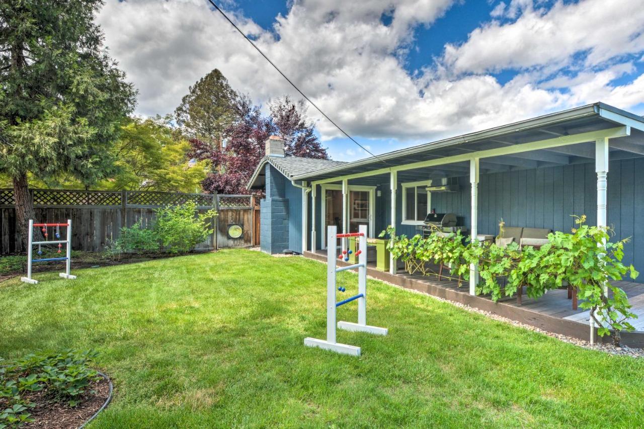 Central Medford Family Retreat With Large Yard! المظهر الخارجي الصورة