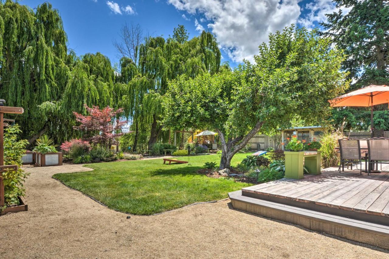 Central Medford Family Retreat With Large Yard! المظهر الخارجي الصورة