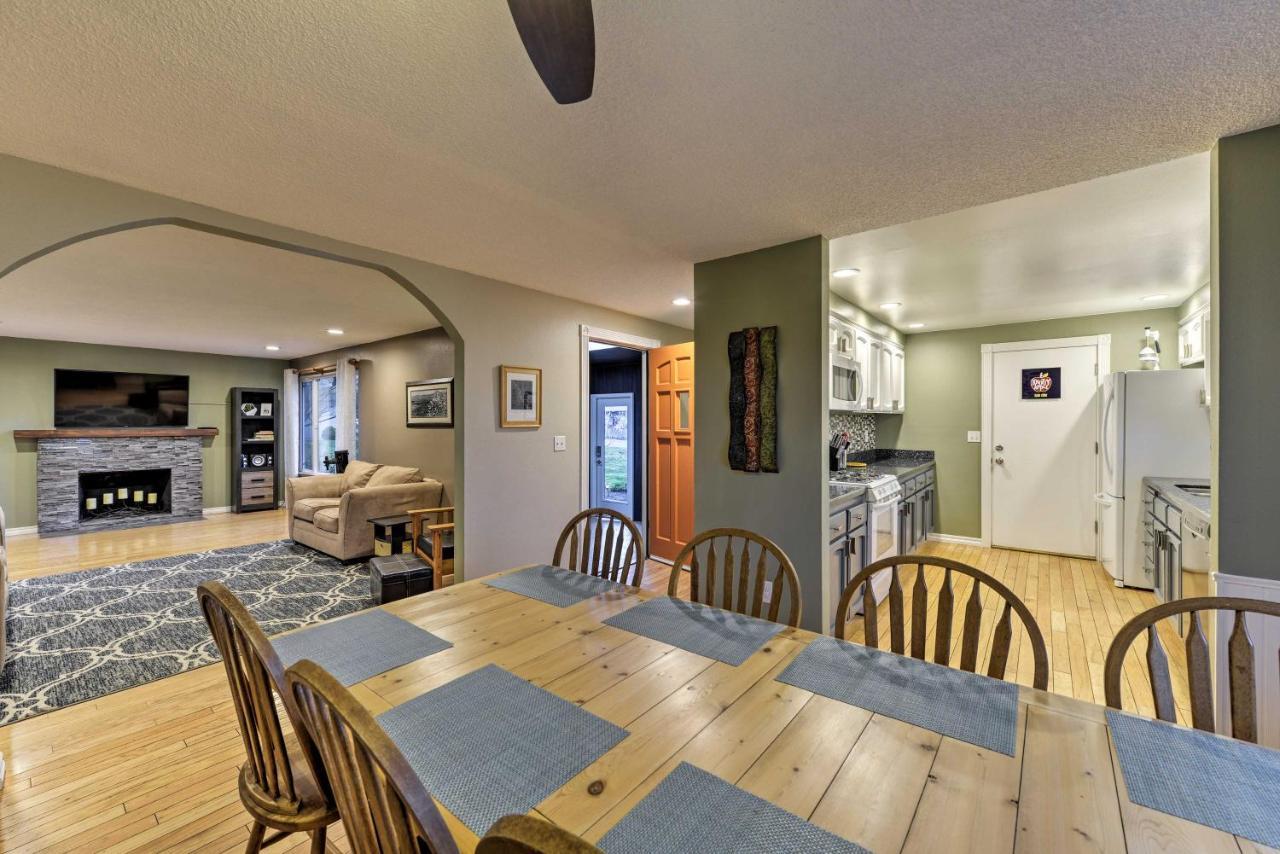 Central Medford Family Retreat With Large Yard! المظهر الخارجي الصورة