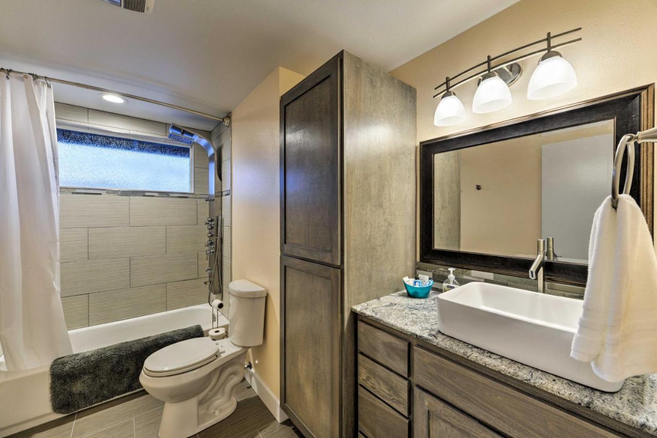 Central Medford Family Retreat With Large Yard! المظهر الخارجي الصورة